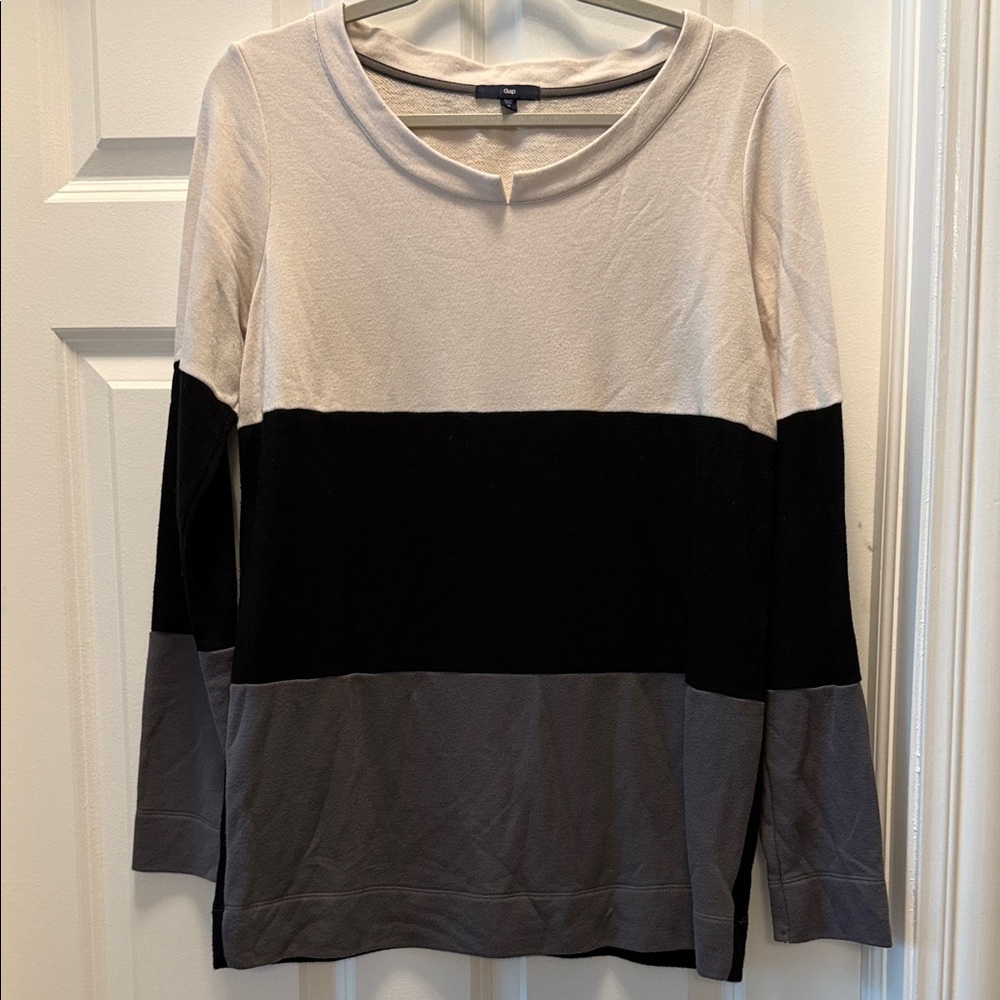 GAP Women's Tri-Tone Sweatshirt in Cream, Black, and Gray